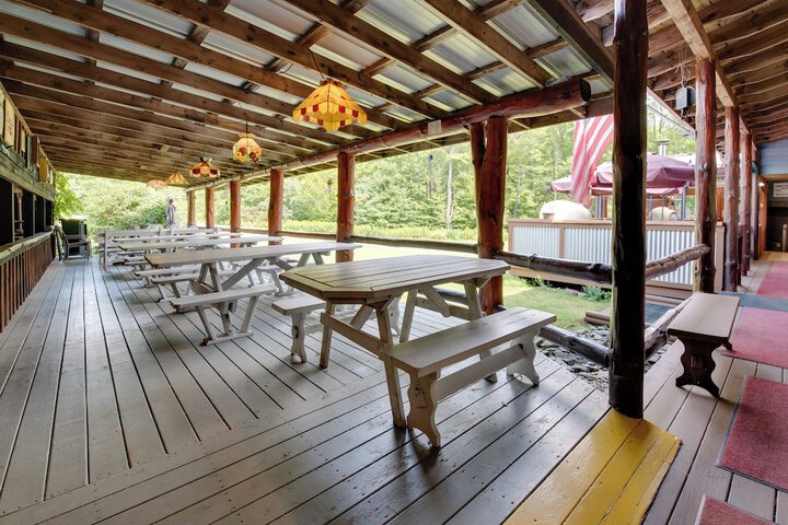 Handcrafted Log Cabin in Candor: Group Getaway!