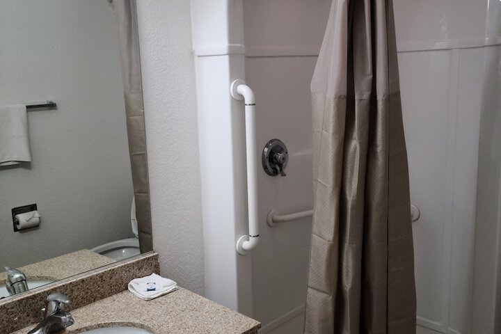 Room 15 of 22