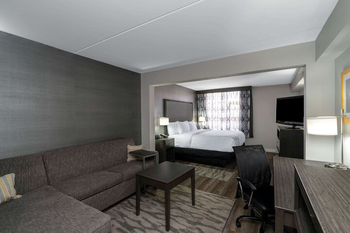 Room 32 of 52
