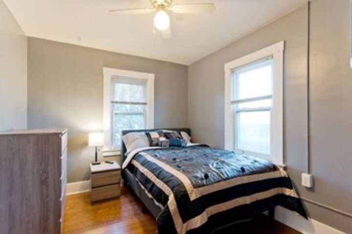 Amazing 5 Bedroom Downtown Ferndale House