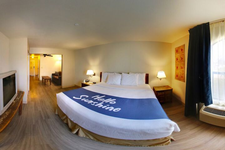 Days Inn & Suites by Wyndham Llano