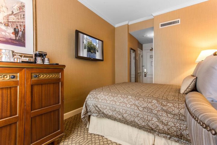 Room 84 of 200