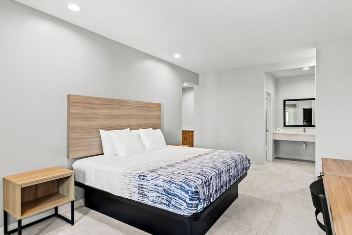 Americas Best Value Inn & Suites Tomball Grand Parkway