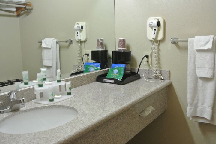 Vino Inn & Suites