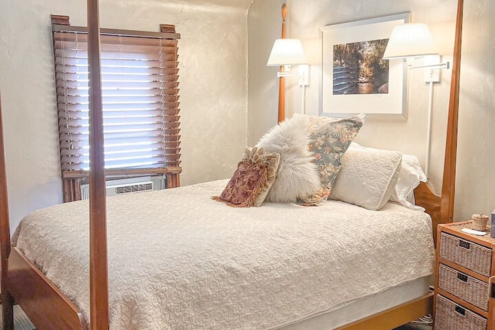 Room 12 of 77