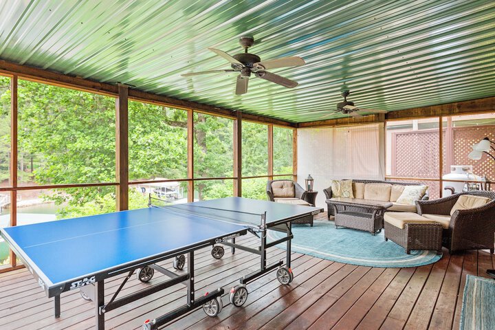 Lakefront Keowee Home w / Dock 14 Mi to Clemson