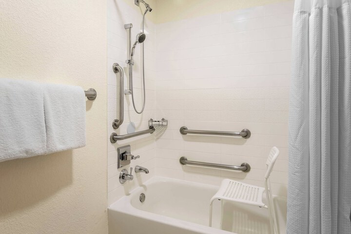Room 14 of 26