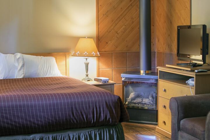 Aspen Village Inn