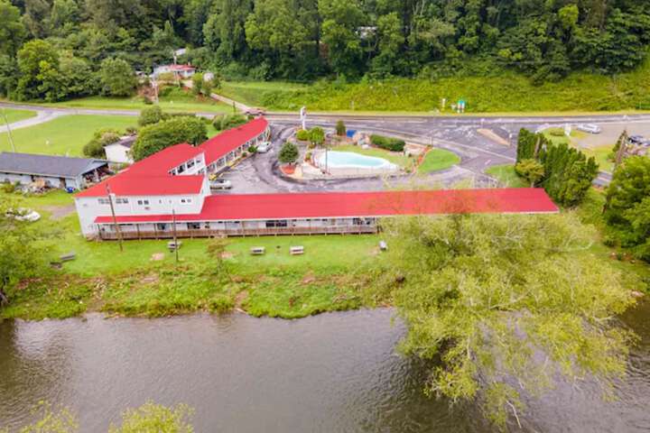 Lloyds on the River Country Inn by OYO