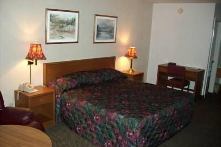 Room 9 of 11