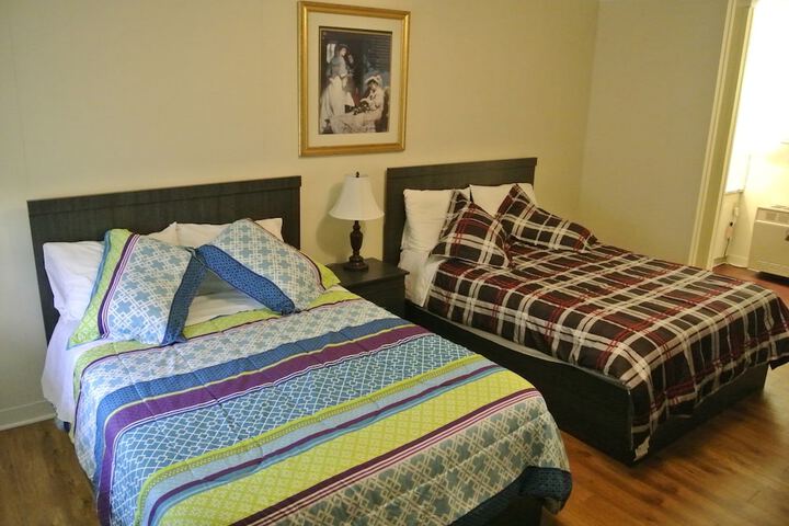 Room 8 of 12