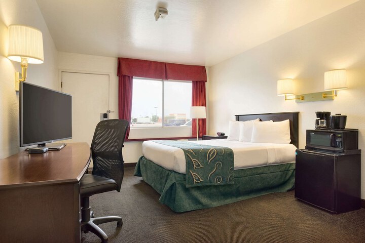 Room 9 of 16