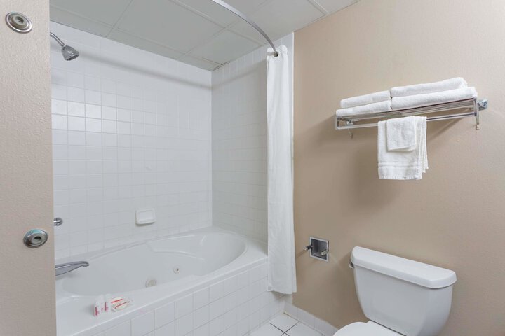 Room 5 of 16