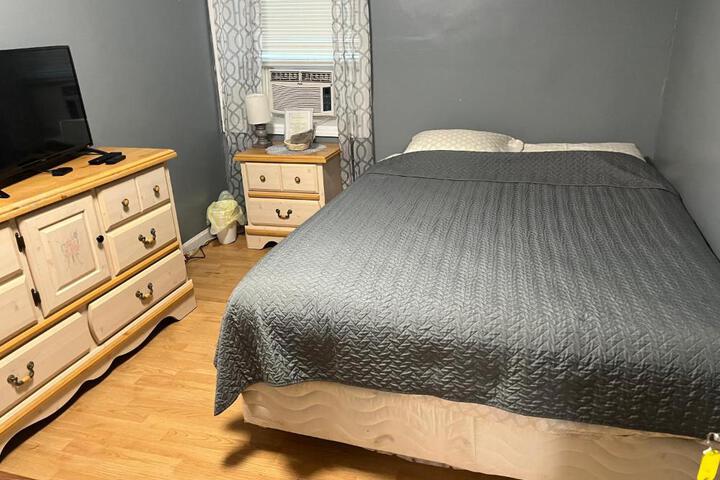 Cozy Apt near BU Lourdes, UHS