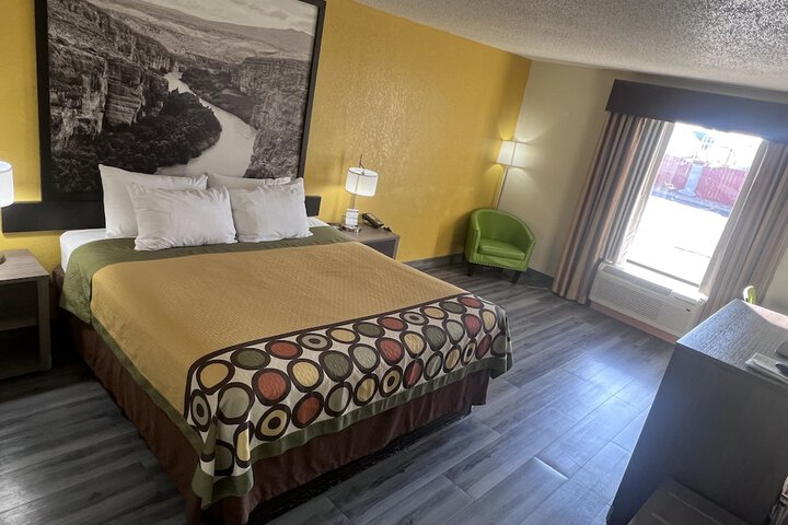 Room 17 of 40