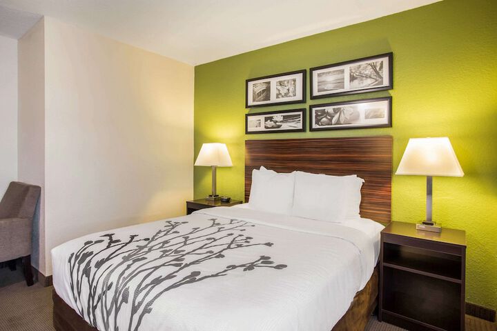 Room 17 of 28