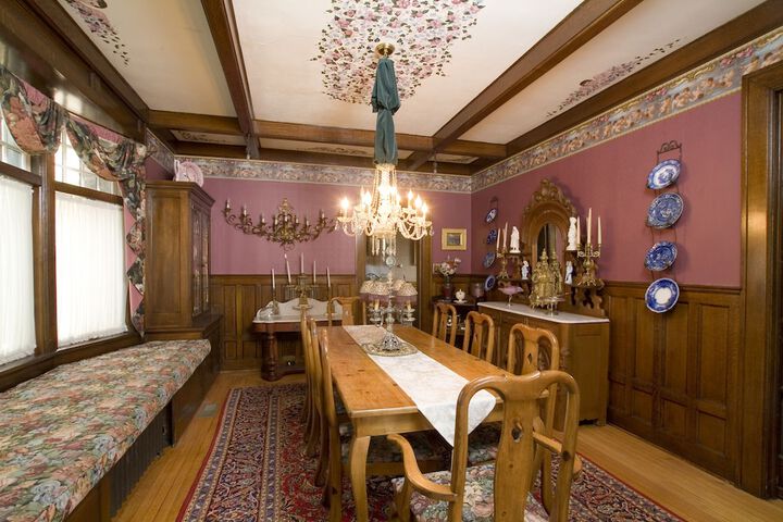 The Victorian Tudor Inn