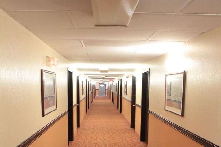 Ballroom/Hall 28 of 31