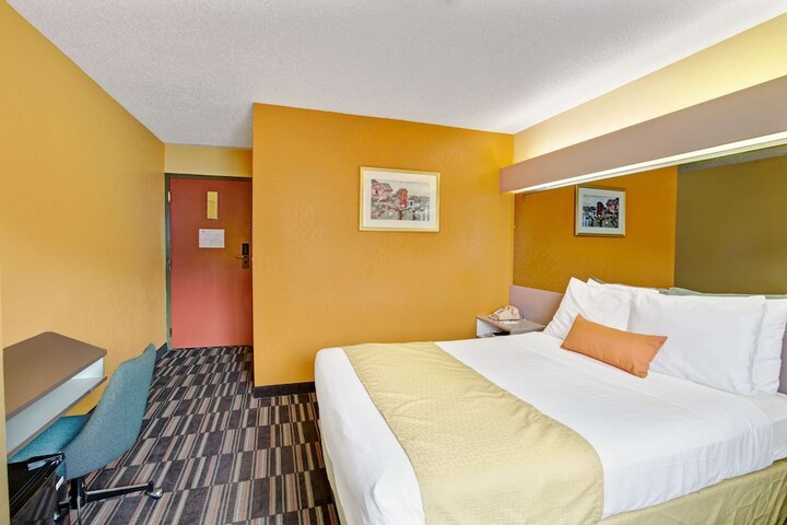 Room 14 of 20