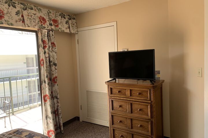 Room 44 of 165
