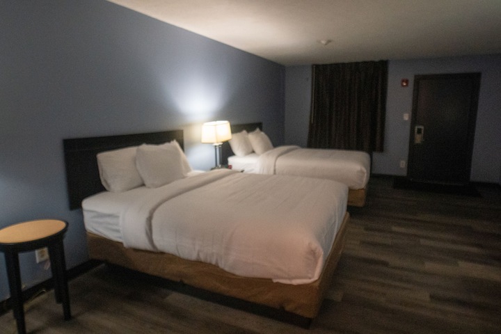 Room 9 of 16