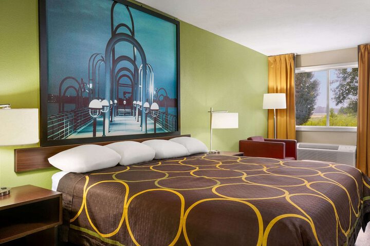 Room 27 of 37