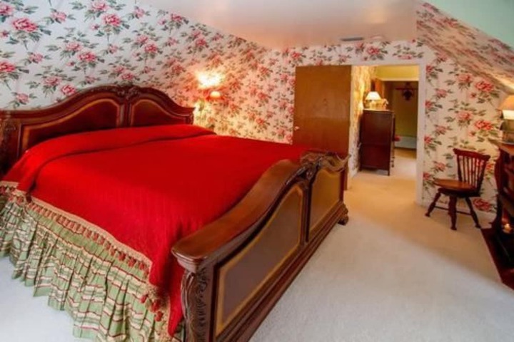 Room 35 of 59
