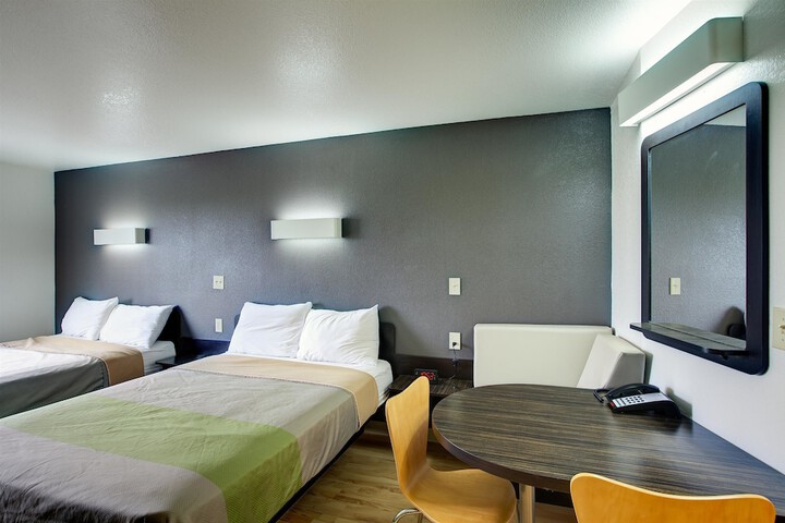 Room 22 of 38