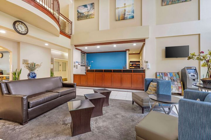 Best Western Plus Lake Elsinore Inn & Suites