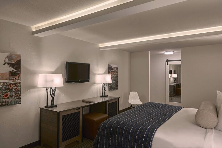 Fredericksburg Inn & Suites