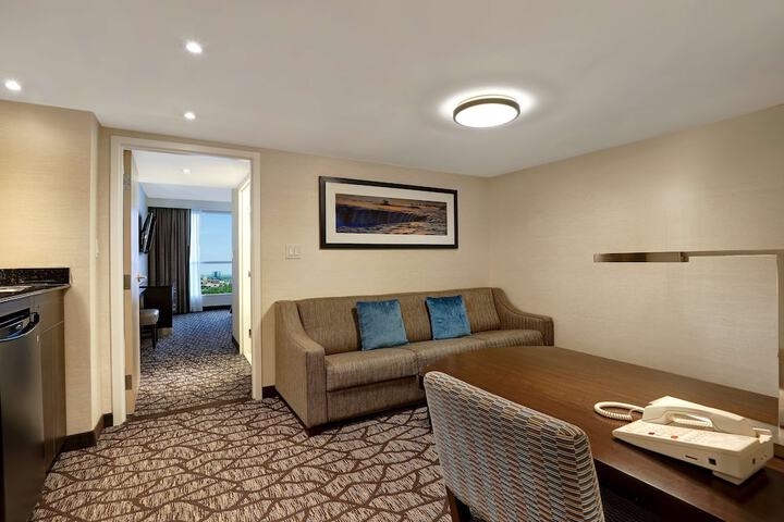 Room 38 of 106