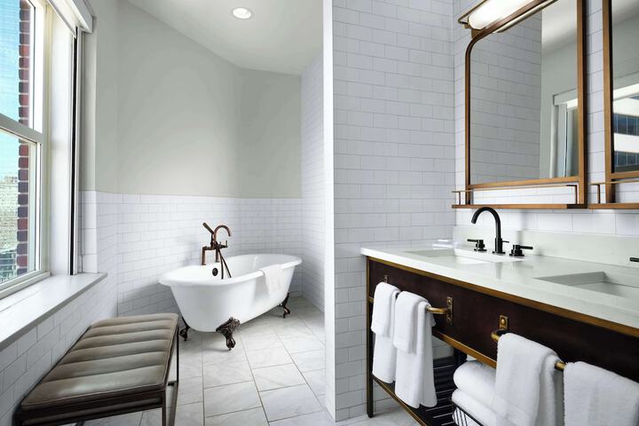 Hotel Phillips Kansas City Curio Collection by Hilton