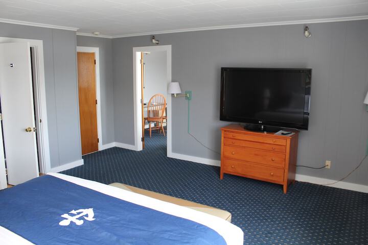 Room 100 of 247