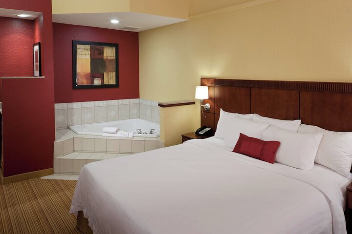 Room 12 of 25