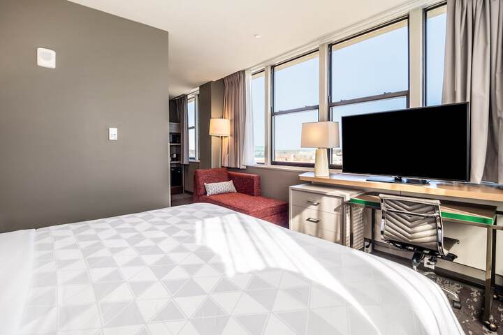 Room 19 of 37