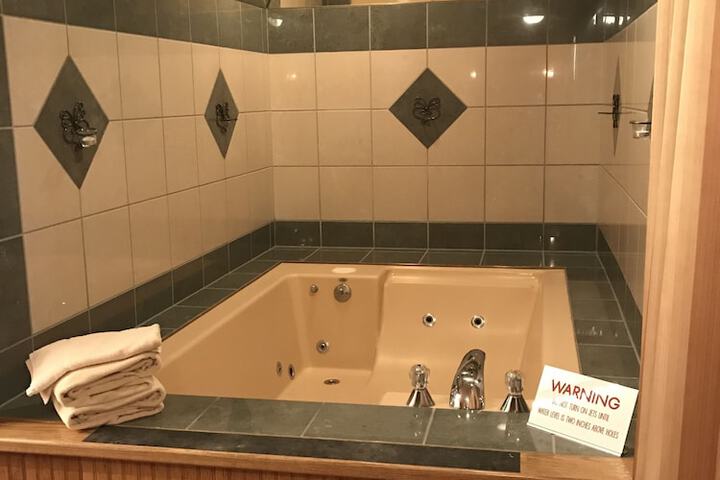 Hot Tub 23 of 24