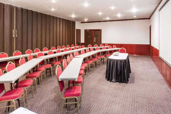 RAMADA BY WYNDHAM MEDFORD HOTEL AND CONF