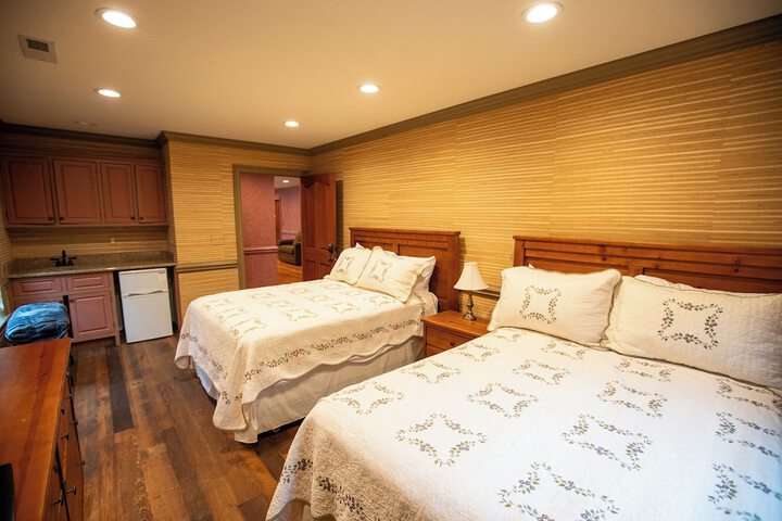 Room 70 of 76
