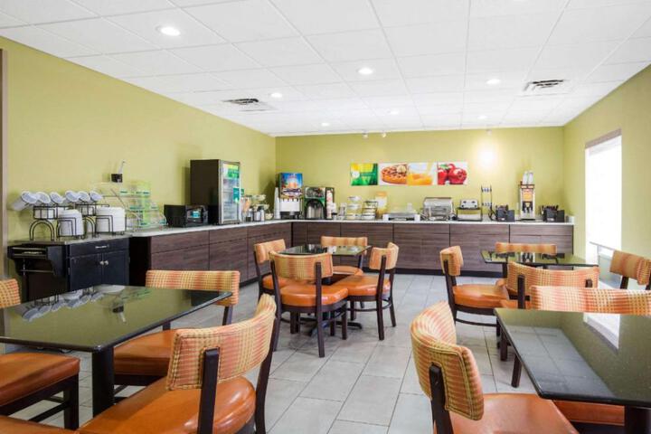 Quality Inn & Suites Arnold