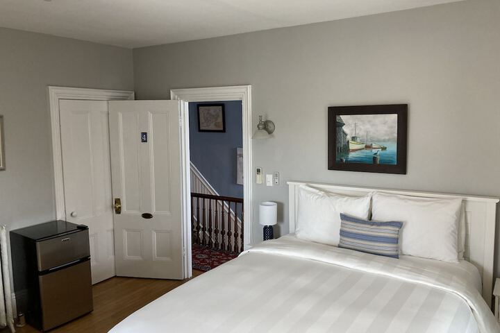 Room 33 of 65