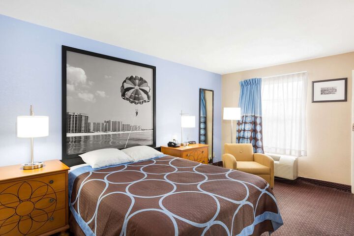 Room 28 of 38