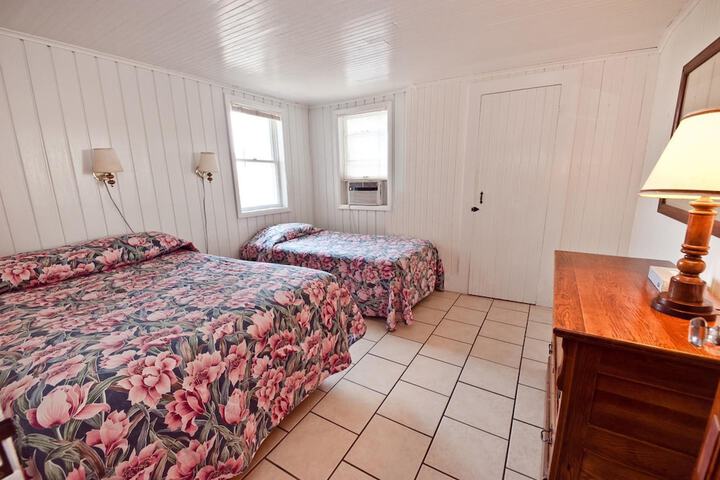 Room 28 of 63