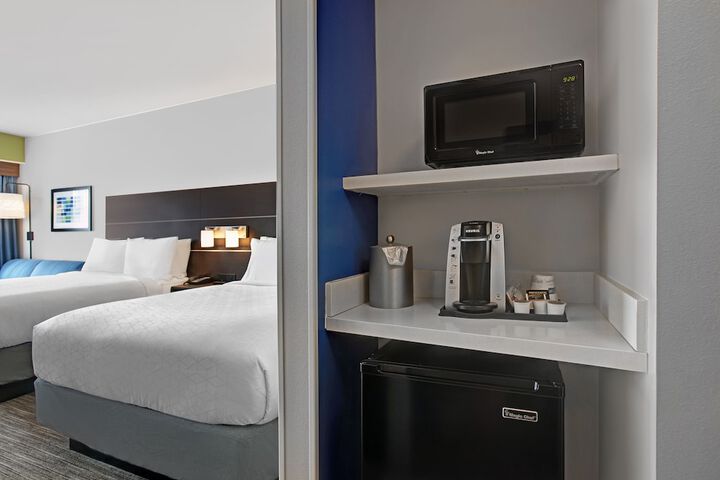 Holiday Inn Express & Suites Milwaukee - Brookfield by IHG