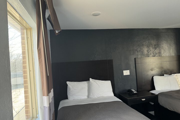 Room 4 of 17
