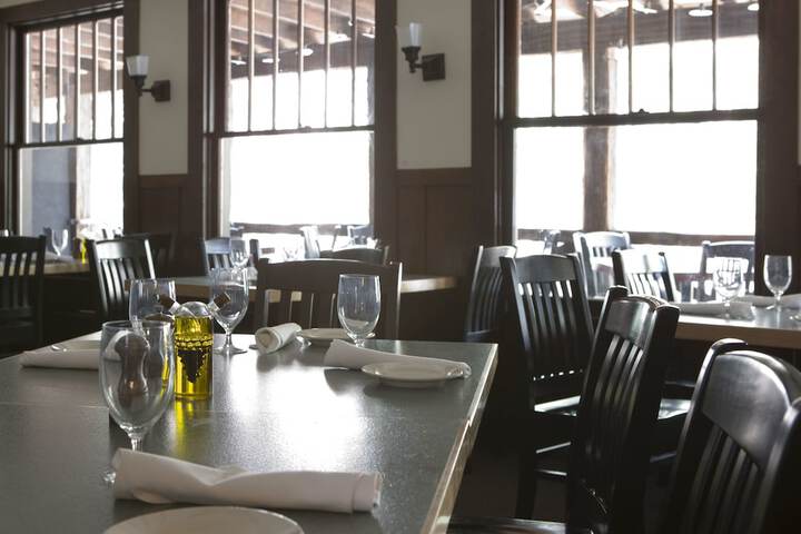 Dining 117 of 192