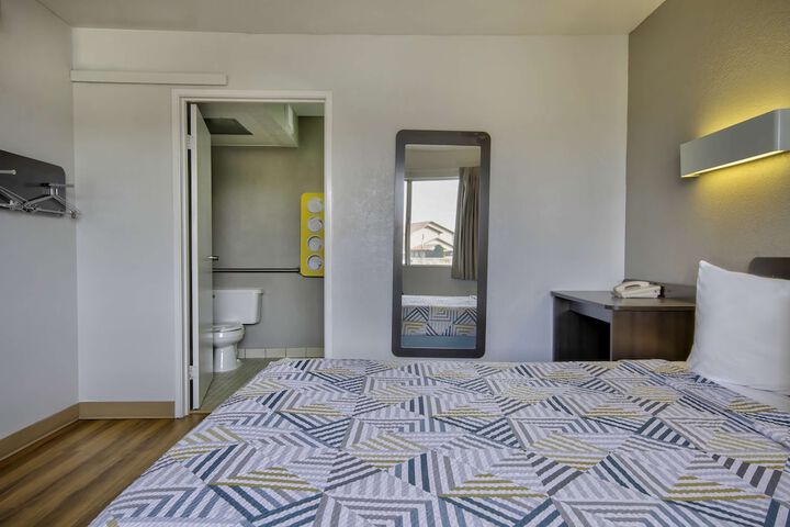 Room 16 of 43