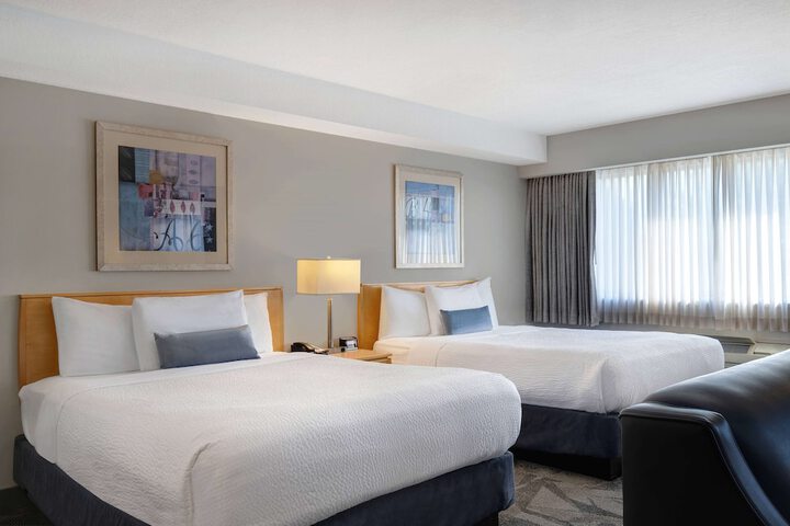 Days Inn by Wyndham Victoria Airport Sidney