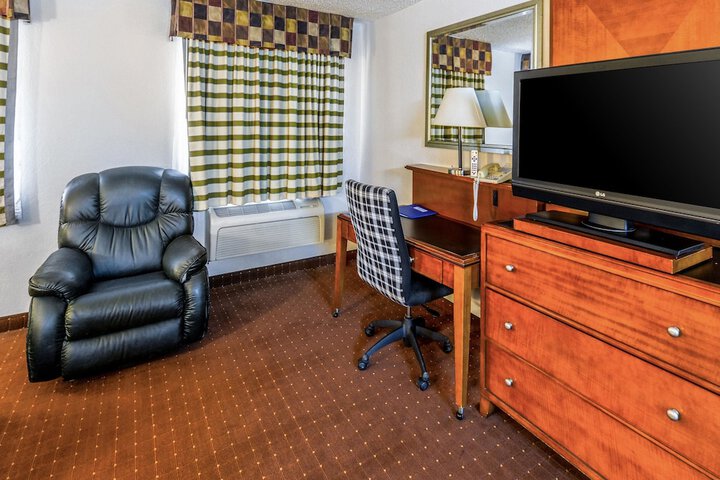 Room 27 of 33