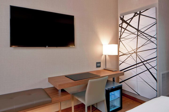 Room 25 of 59
