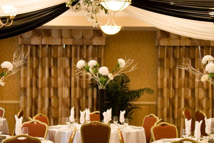 Ballroom/Hall 55 of 71
